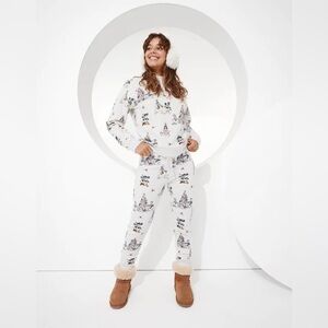 Disney x American Eagle lounge set Christmas Mickey Mouse Donald Duck size small